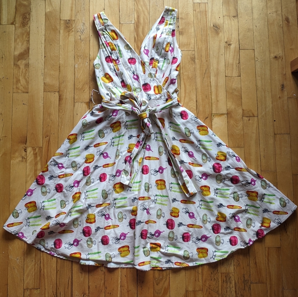 Dress, Miss Lulo Brand, White with various coloured vegetables, US size Medium